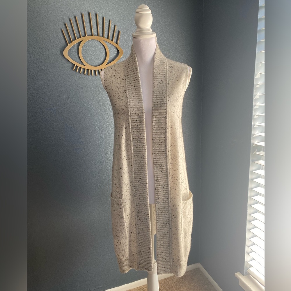 Cotton Club Cashmere Sleeveless White Shrug Vest with Pockets